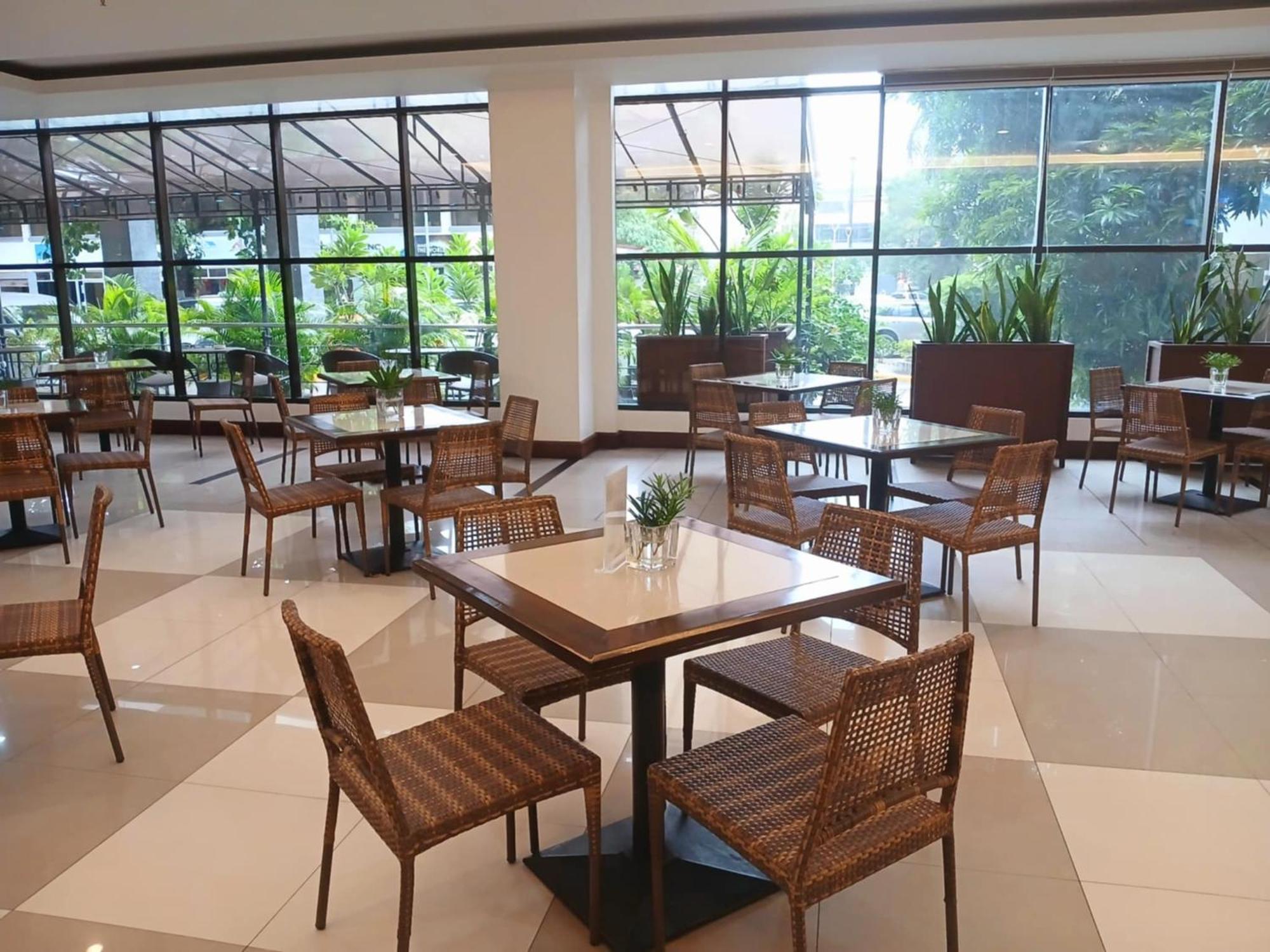 Dohera Hotel Cebu Екстериор снимка